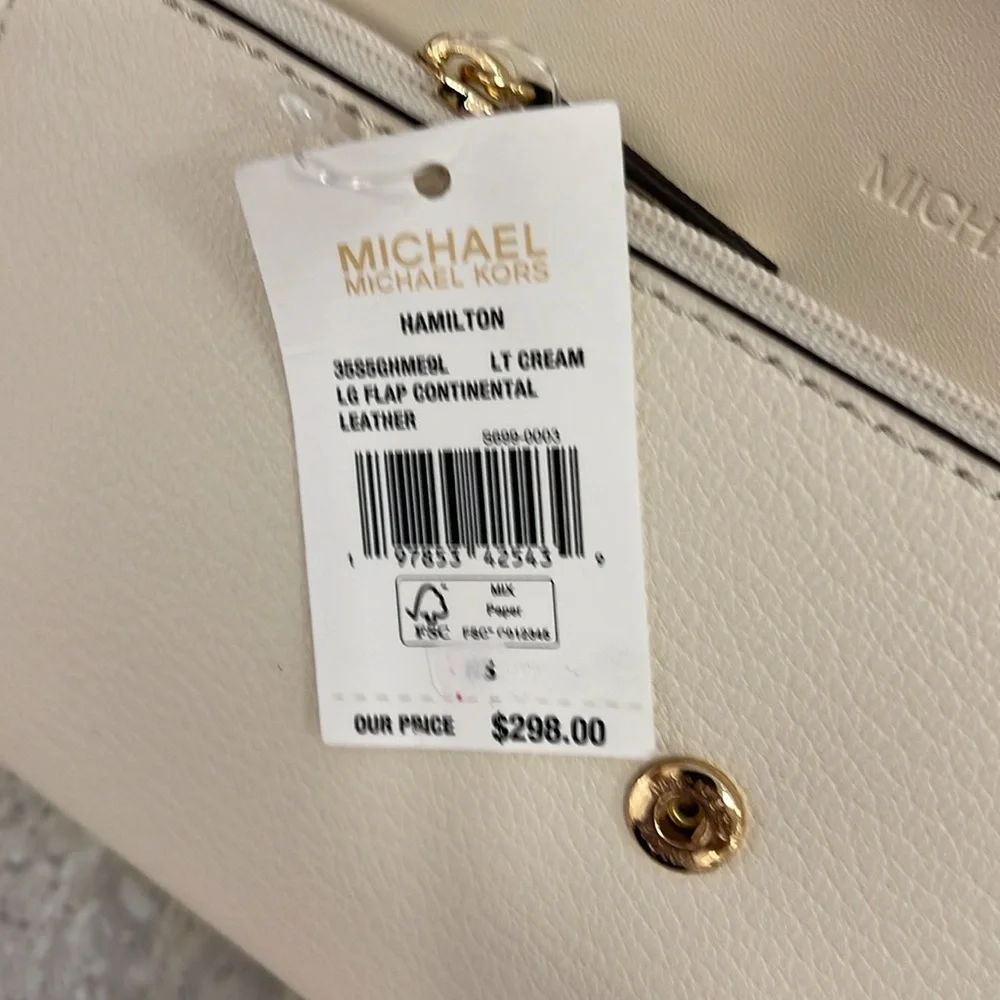 Michael Kors Hamilton Large Leather Continental Wallet
Light Cream
NWT
L - Picture 8 of 16
